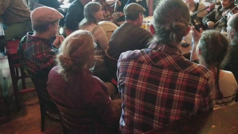 The Sunday Seisiun That Turns the Whole Pub Into a Living Folk Concert