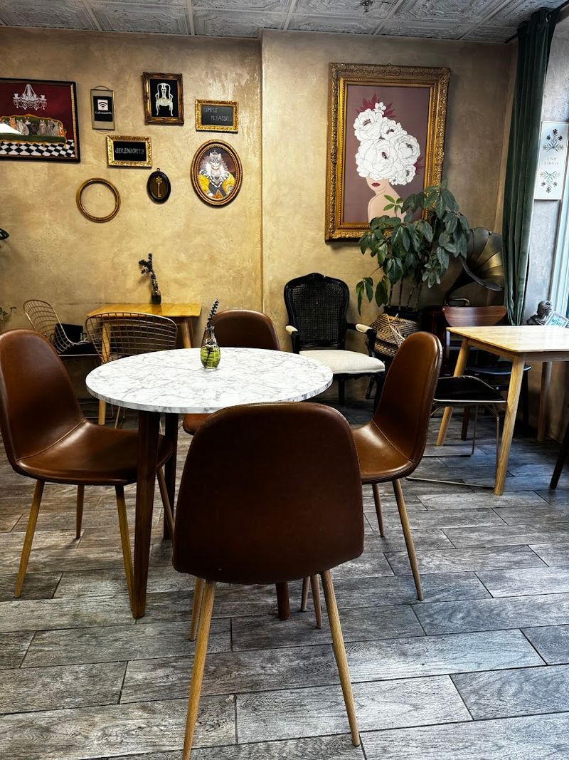 The Vintage Decor That Makes You Feel Like You Stepped Back in Time
