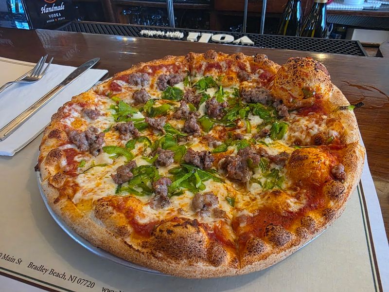 Thin-Crust Pizza That Earns Its Reputation
