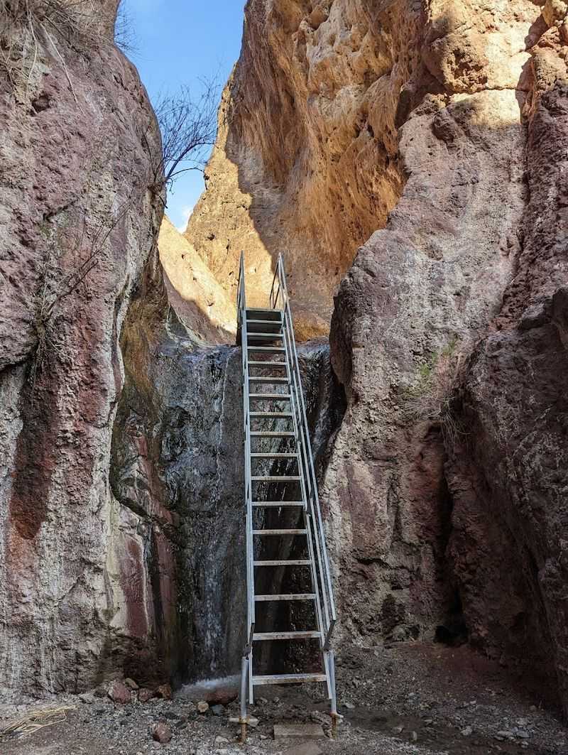 Those Ladders Change The Mood