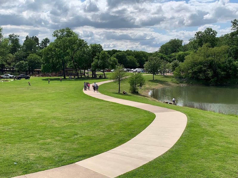 Tips for Planning a Comfortable Senior Visit to River Legacy Park