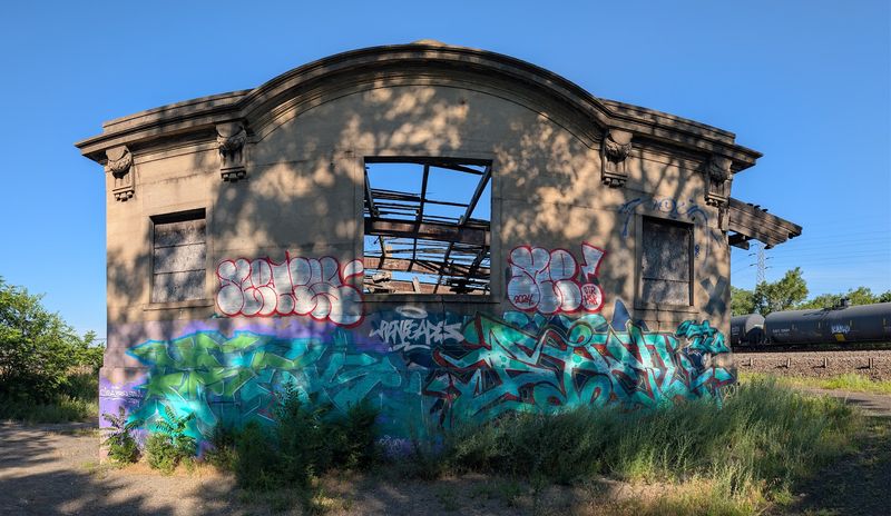 Urban Photography That Practically Frames Itself