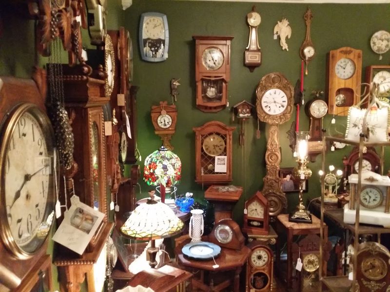 Vintage Art Pieces That Tell Their Own Stories