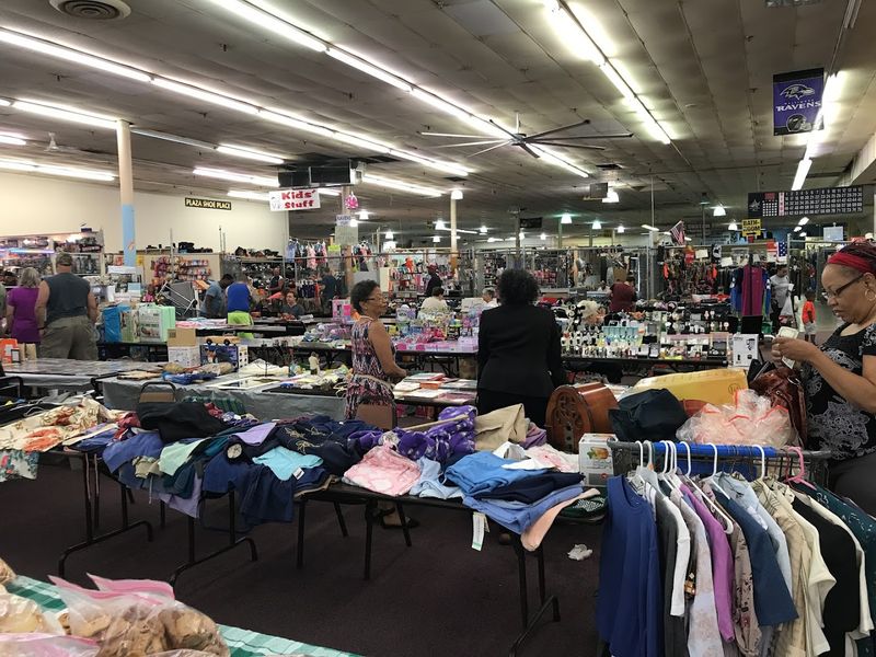 Vintage Clothing and Retro Fashion Finds