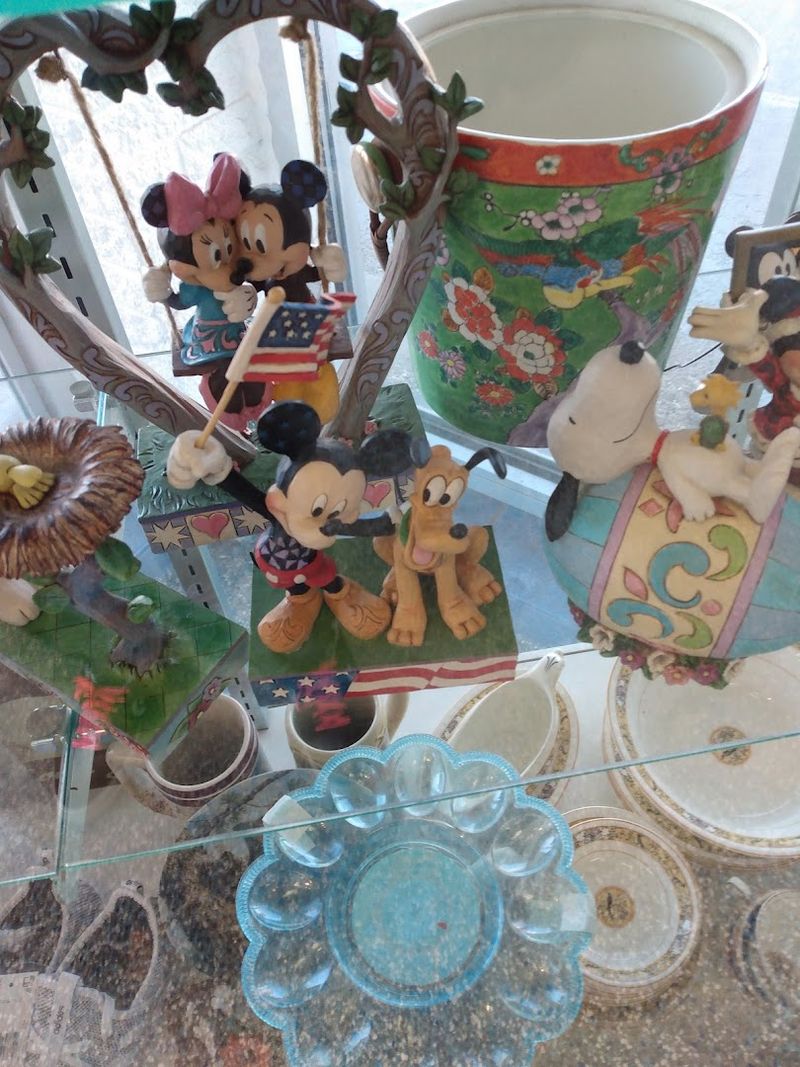 Vintage Glass and Hidden Housewares Worth the Dig