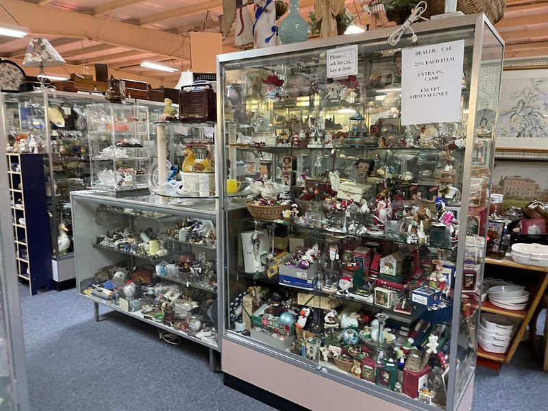 Vintage Holiday Finds and Seasonal Treasures