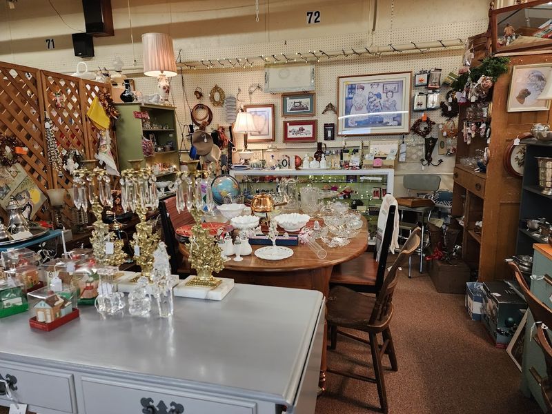 Vintage Linens, Quilts, and Textile Treasures