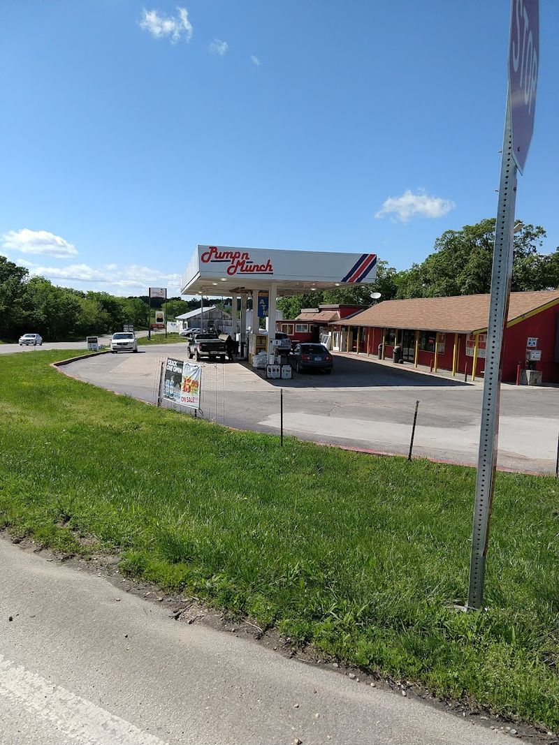 Warsaw Mart: The Highway 65 Stop That Feeds You Better Than You Expected