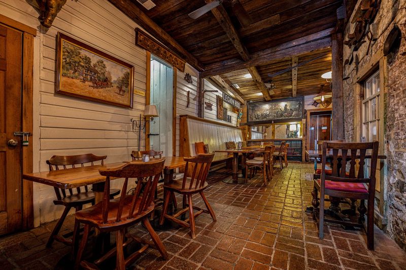 Wayside Inn and Larrick's Tavern, Middletown