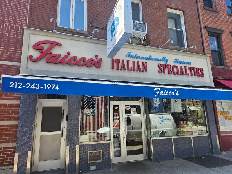 Where Bleecker Street Still Feels Old New York
