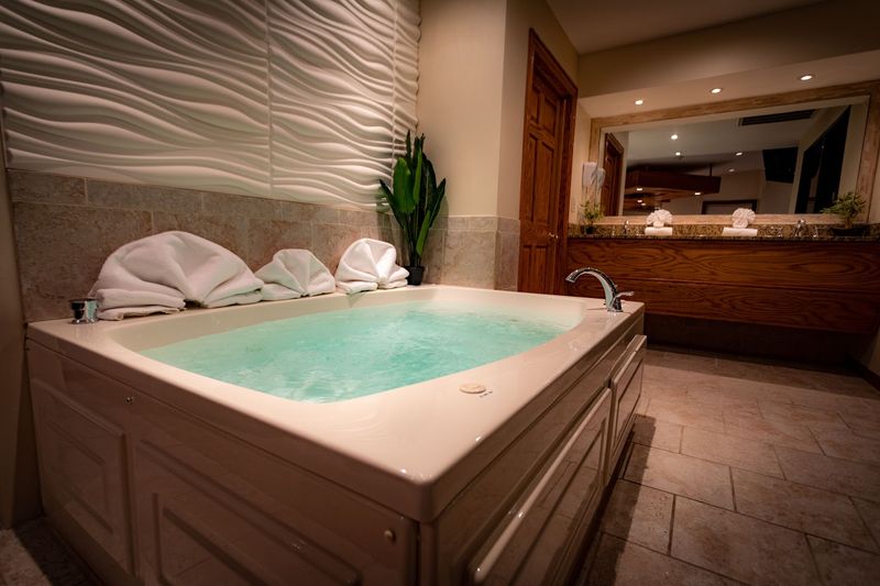 Whirlpool Tub for Two Brings the Spa Experience Home