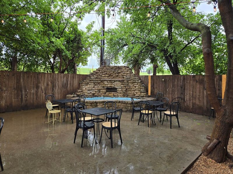 Why Belle's Chicken Dinner House Belongs on Every Texas Road Trip List