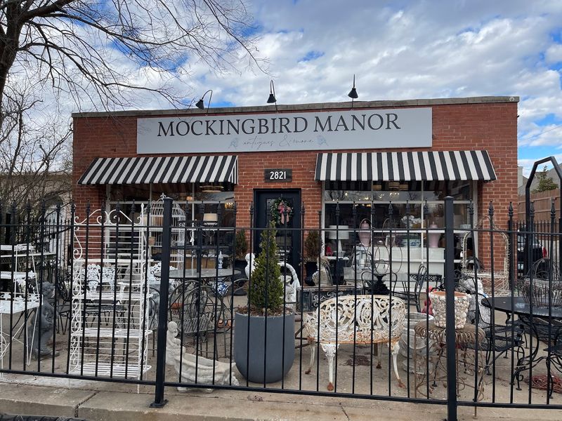 Why Mockingbird Manor Keeps Drawing People Back to Oklahoma City