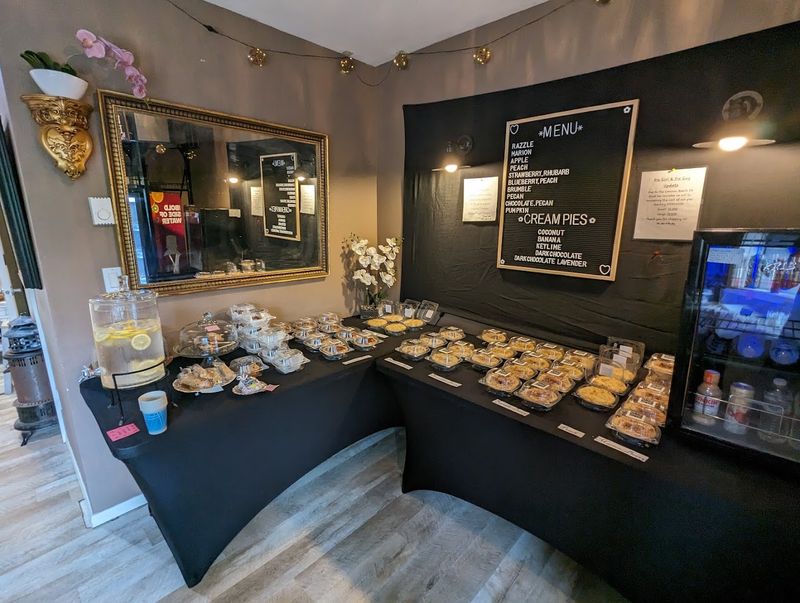 Why Pie Girl and Pie Guy Belongs on Every Oregon Coast Itinerary