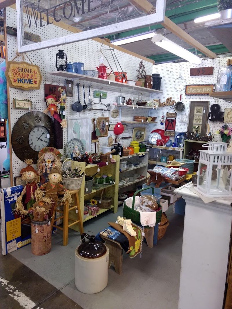 Why STD Flea Market Keeps Drawing People Back to Springfield