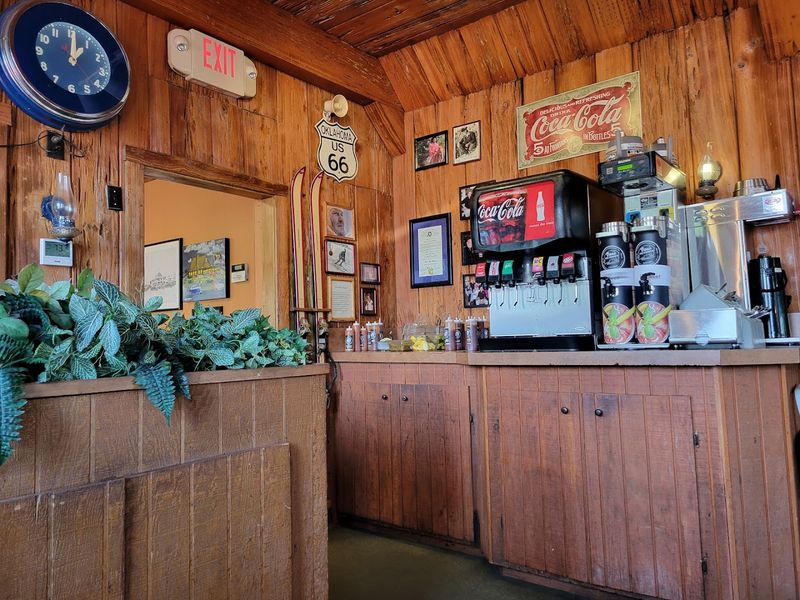 Why Van's Pig Stands Belongs on Your Oklahoma Road Trip