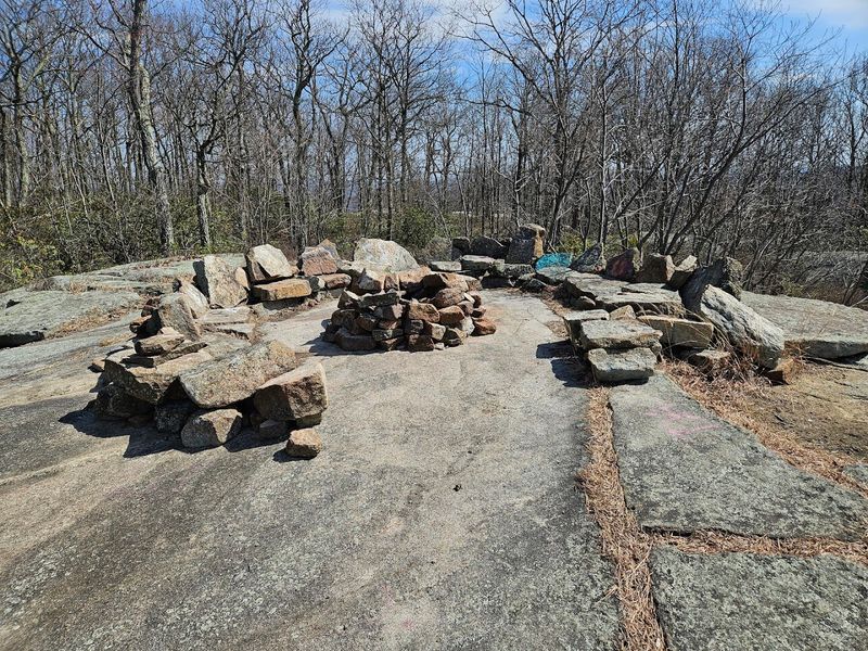 Why the Stone Living Room Stays With You Long After You Leave