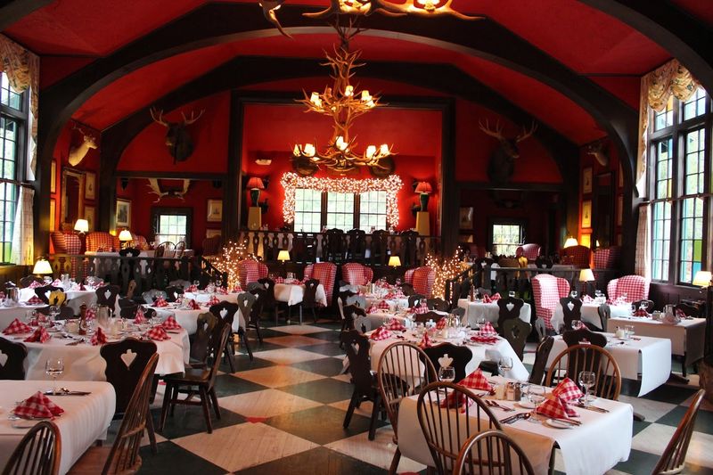 Woods Restaurant Feels Like A Detour Worth Taking