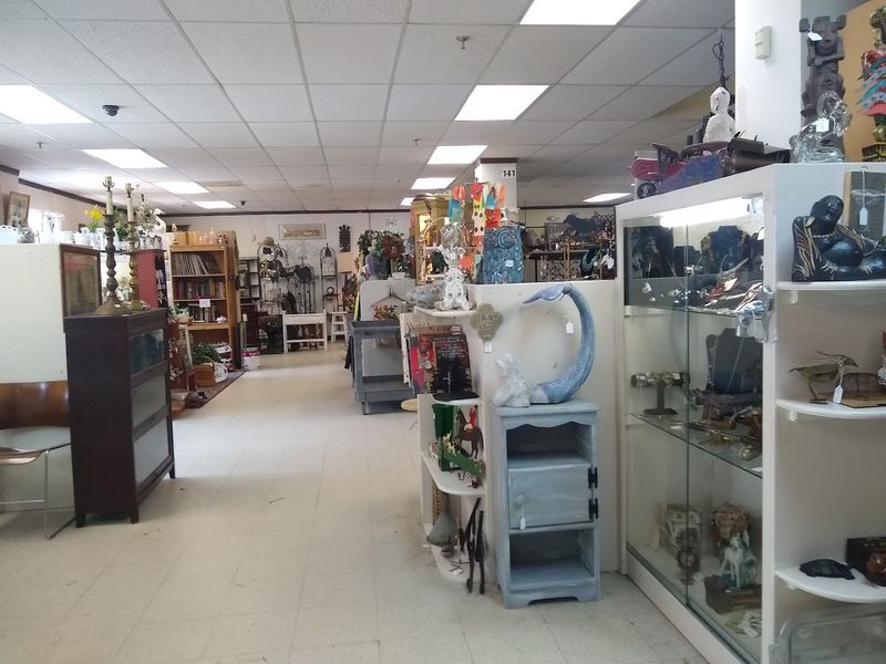 101A Antique and Collectible Center