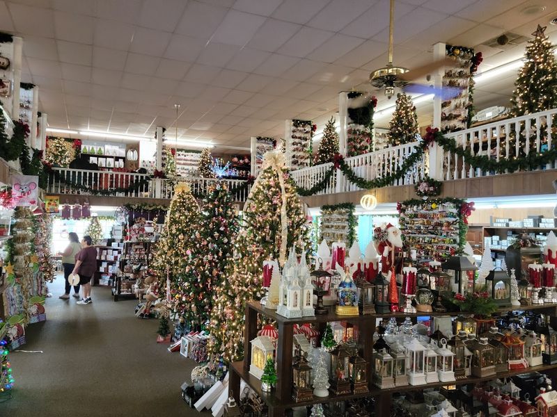 A Christmas Store That Never Takes Down Its Decorations A Christmas Store That Never Takes Down Its Decorations