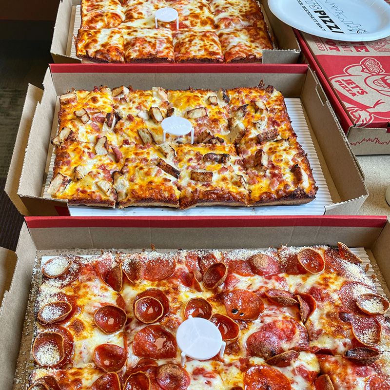 A Crust for Every Kind of Pizza Fan