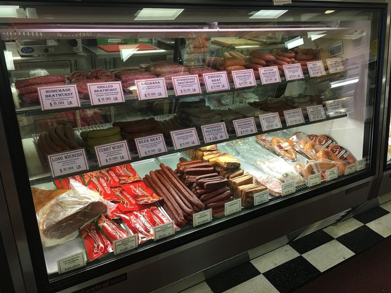 A Deli That Feels Like Stepping Into Another Era