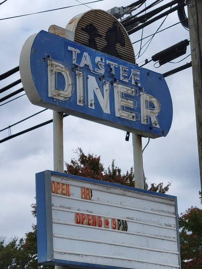 A Diner That Time Decided to Keep A Diner That Time Decided to Keep