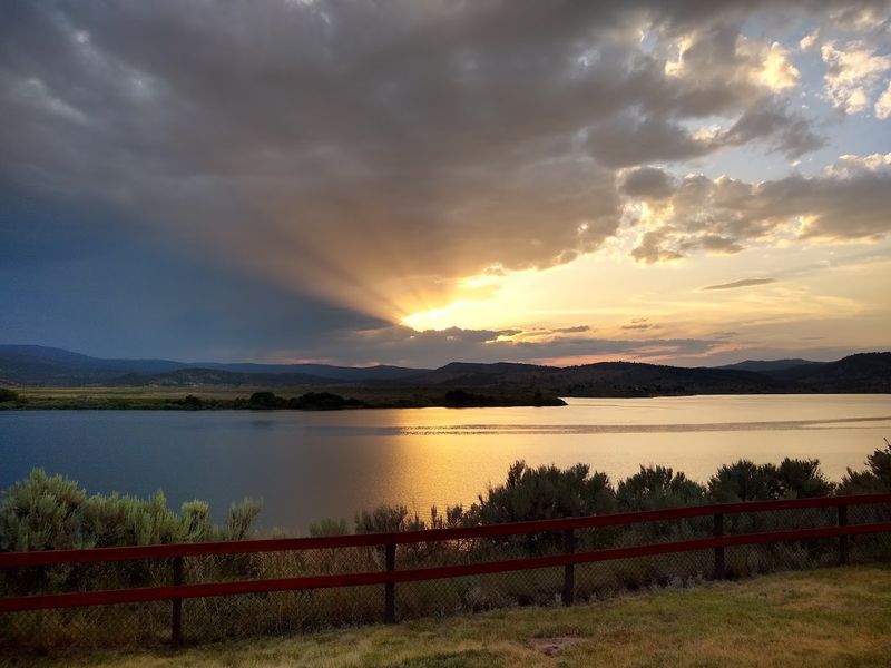 A Lake That Looks Like It Belongs in a Dream
