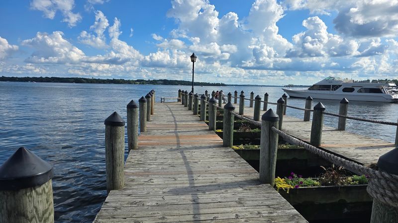 A Lakeside Setting That Feels Like a Mini Vacation