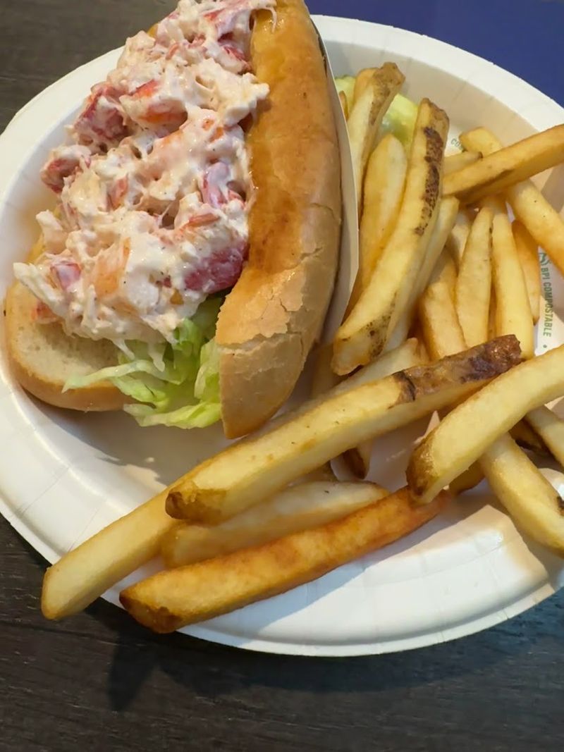 A Lobster Roll So Good It Has Its Own Reputation A Lobster Roll So Good It Has Its Own Reputation