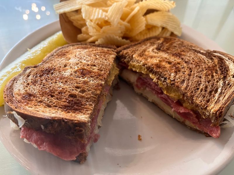 A Lunch Menu That Holds Its Own