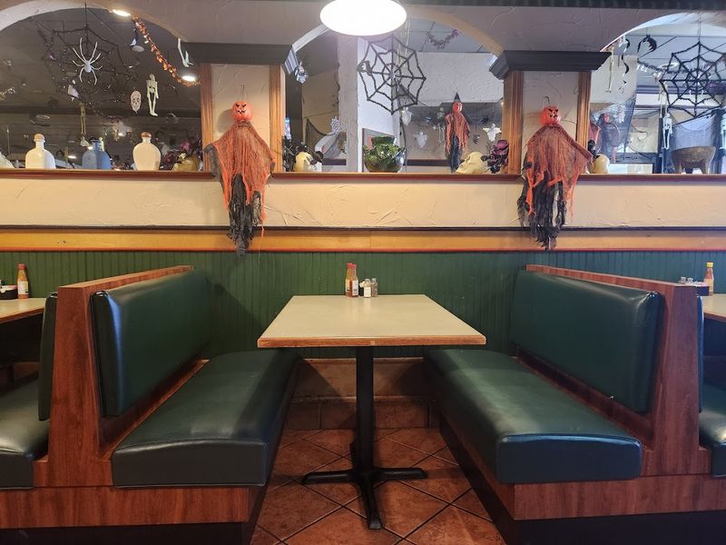 A Lunch Spot That Feels Lived In