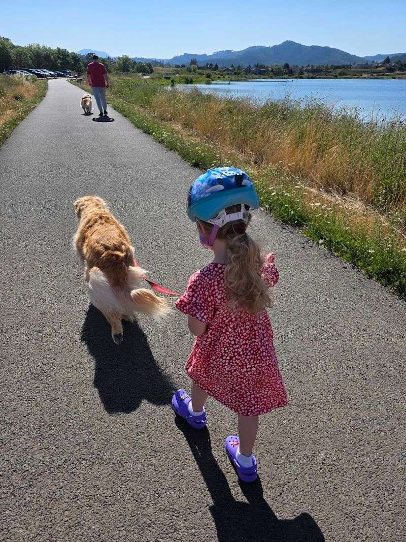 A Paved Trail That Feels Like a Gift to Your Legs A Paved Trail That Feels Like a Gift to Your Legs