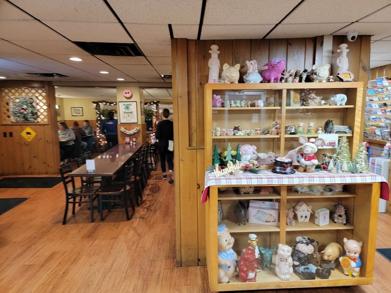 A Pig-Themed Decor That Is Genuinely Unforgettable