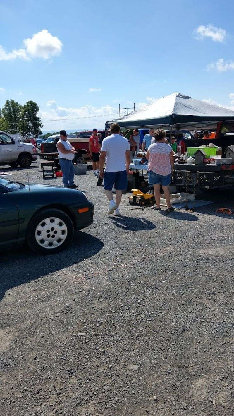 A Real Flea Market That Actually Feels Like One A Real Flea Market That Actually Feels Like One
