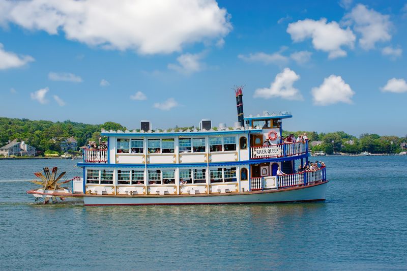 A Replica Riverboat That Turns Back the Clock A Replica Riverboat That Turns Back the Clock