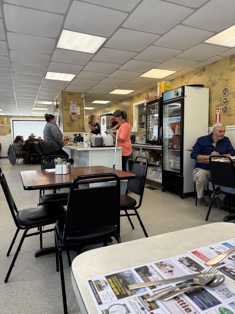 A Staff That Treats Strangers Like Regulars A Staff That Treats Strangers Like Regulars