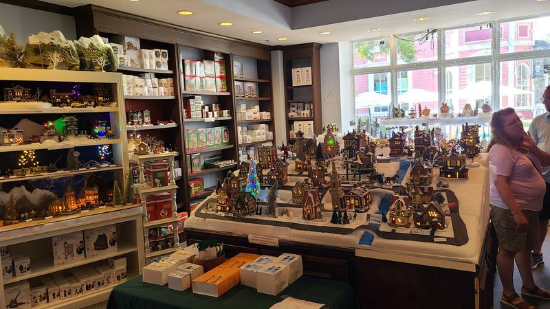 A Store Built for Serious Holiday Decorators