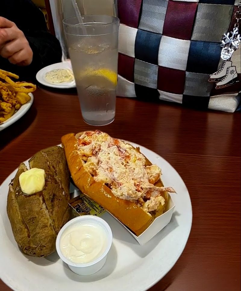 A True New England Seafood Experience in Every Sense A True New England Seafood Experience in Every Sense