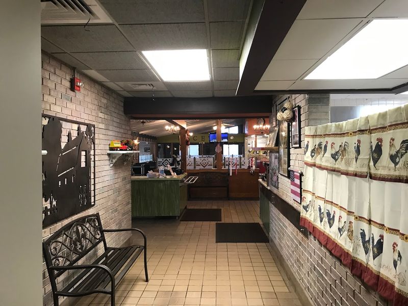 A Warm Atmosphere That Feels Like Home A Warm Atmosphere That Feels Like Home