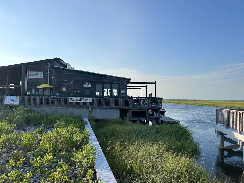 A Waterfront Setting That Feels Like a Best-Kept Secret A Waterfront Setting That Feels Like a Best-Kept Secret