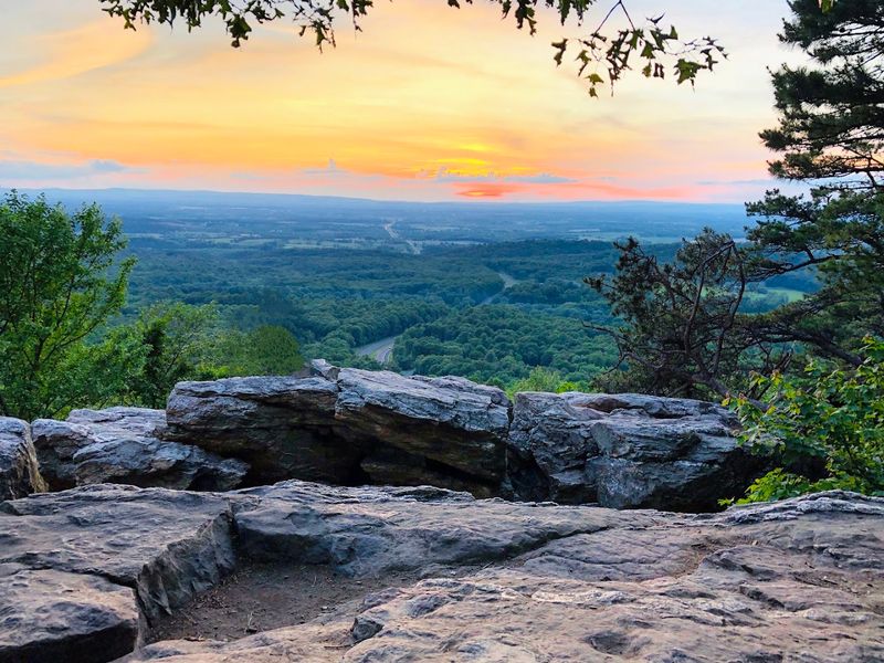 Bear's Den Overlook (Bluemont)