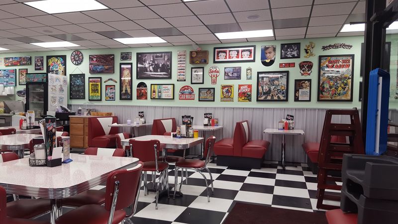 Boomarang Diner Takes You Back to the Golden Age of Neighborhood Eating