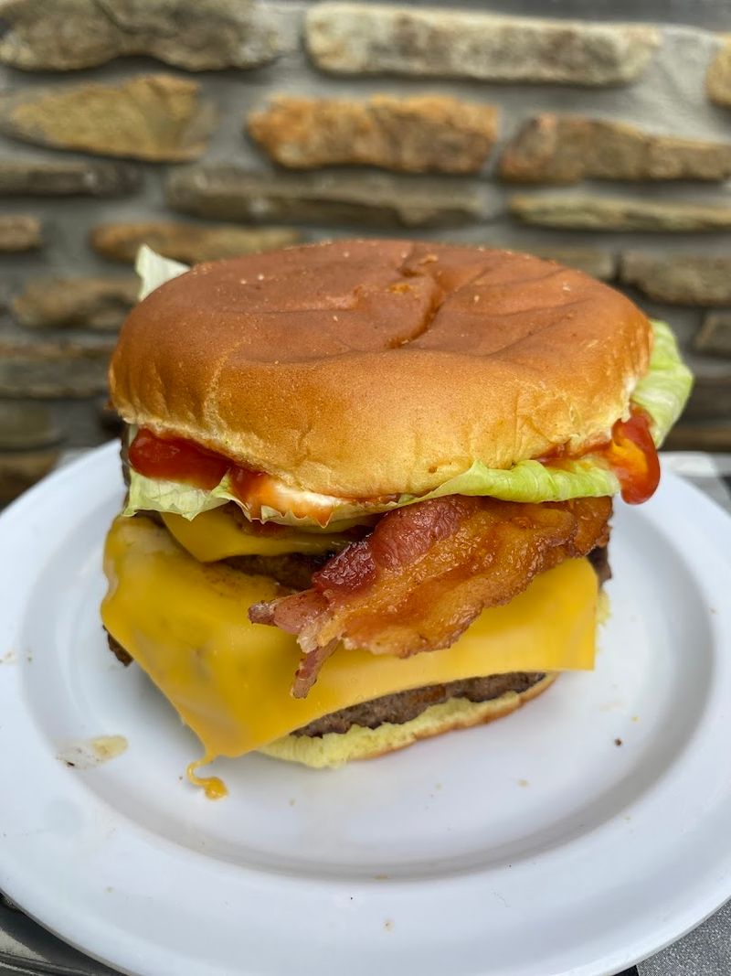 Burgers and Comfort Food Worth the Drive Alone Burgers and Comfort Food Worth the Drive Alone