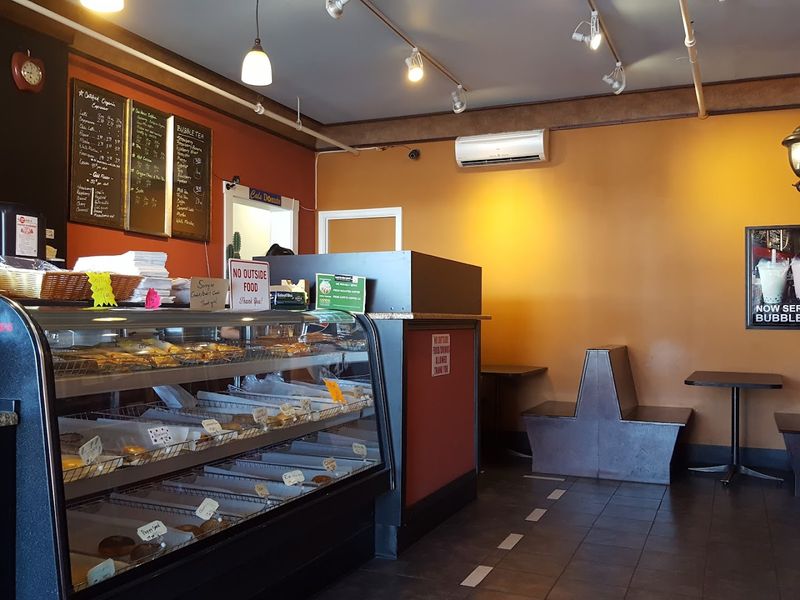 Cal's Donuts & Pastry, Eugene, Oregon