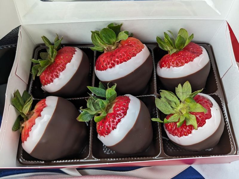 Chocolate-Covered Strawberries That Became a Local Tradition Chocolate-Covered Strawberries That Became a Local Tradition