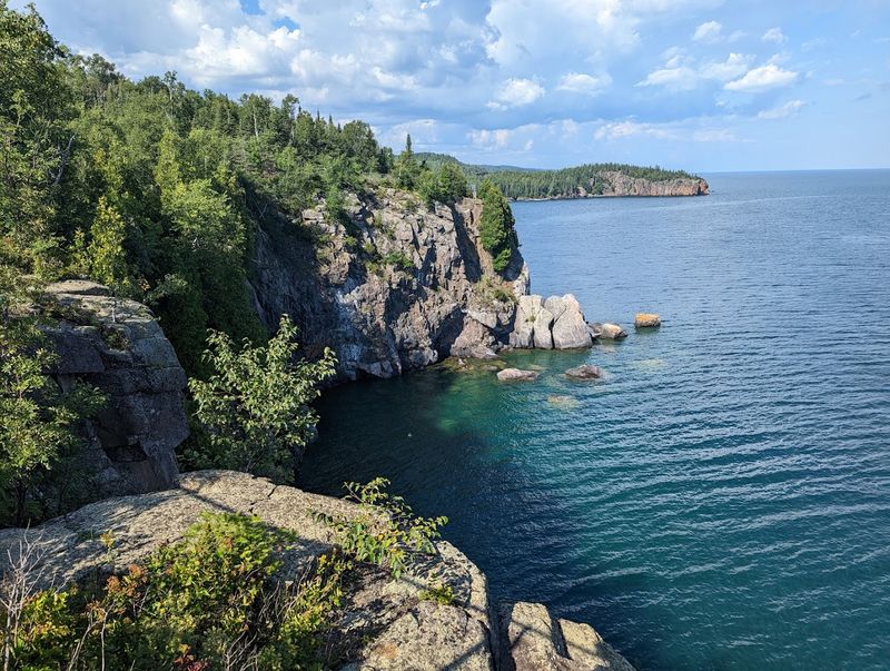 Cliffside Trails with Jaw-Dropping Lake Views Cliffside Trails with Jaw-Dropping Lake Views
