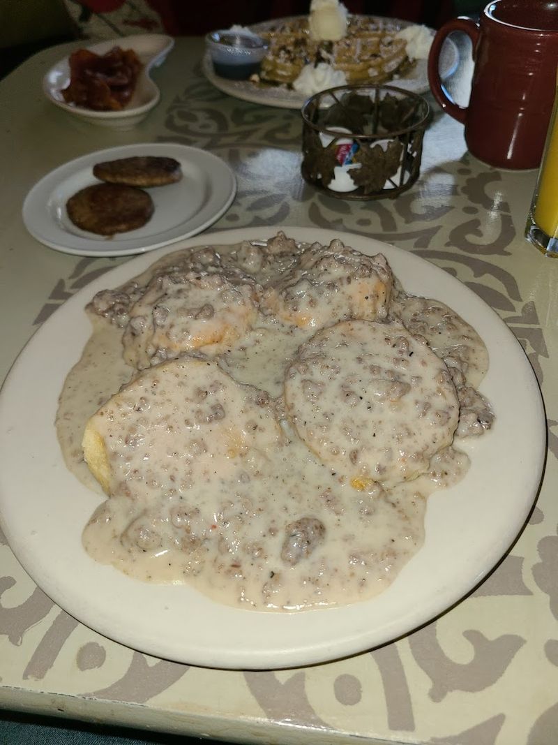 Come for Biscuits and Gravy Done the Old-School Way Come for Biscuits and Gravy Done the Old-School Way
