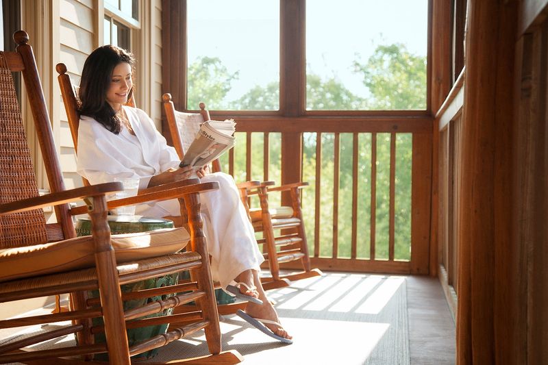 Cottages and Bungalows With Lake Views and Private Spaces Cottages and Bungalows With Lake Views and Private Spaces