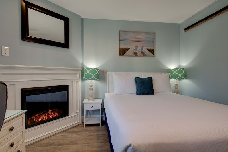 Cozy Rooms With Gas Fireplaces and Full Amenities